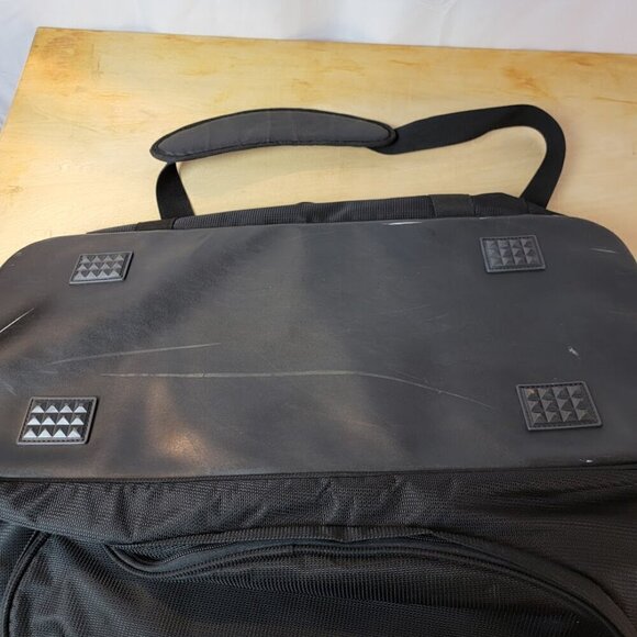 Antigua Brand Duffel Bag - Quality Built Duffel - Perfect for Fitness or Travel - Picture 13 of 16